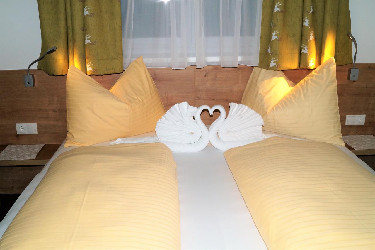 Sieglhub Chalets - Appartements - Hotel Flachau Bagian luar foto