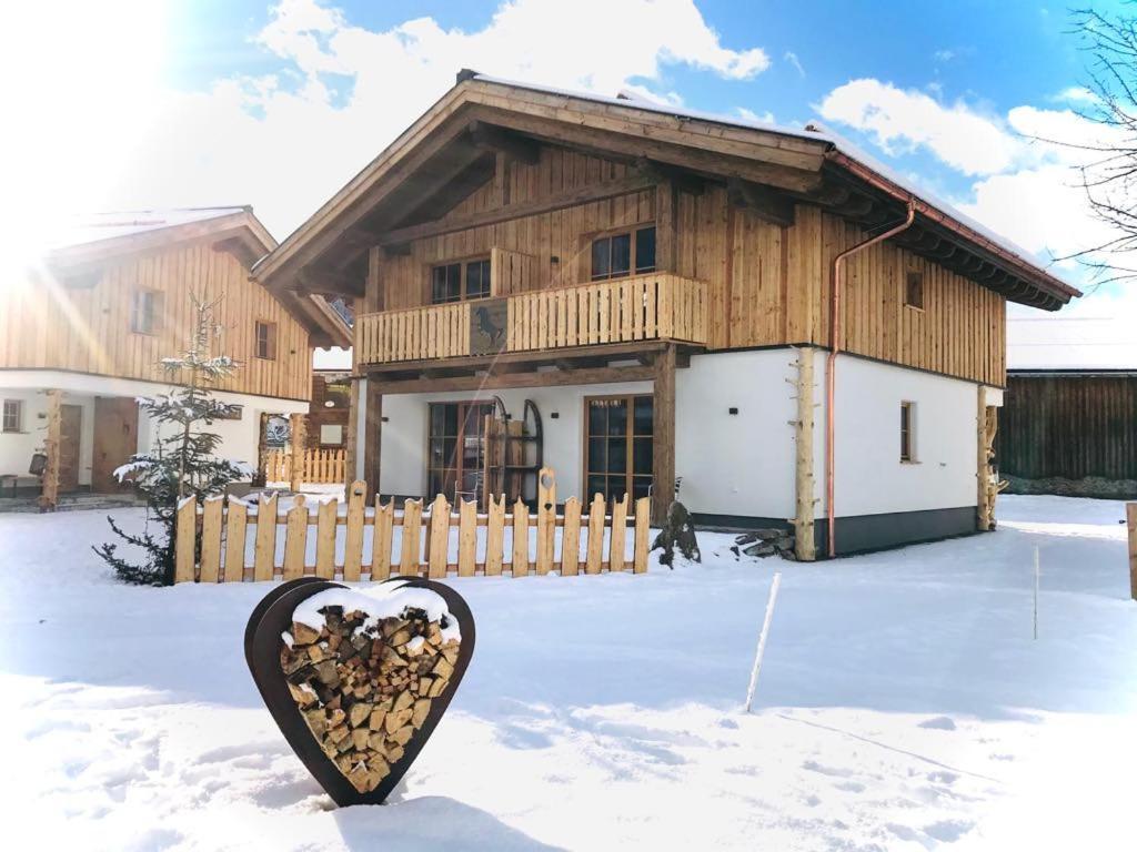 Sieglhub Chalets - Appartements - Hotel Flachau Bagian luar foto