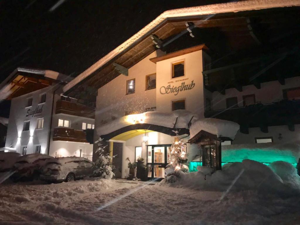 Sieglhub Chalets - Appartements - Hotel Flachau Bagian luar foto