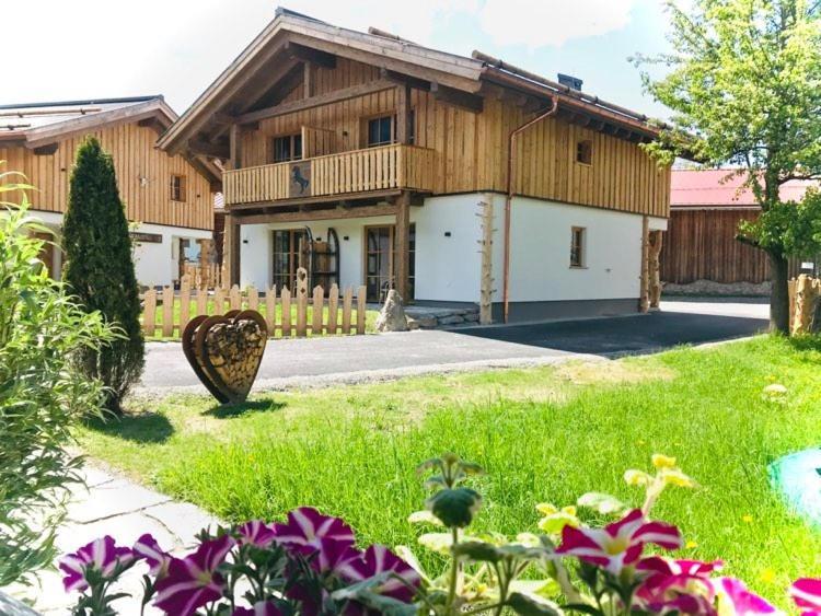 Sieglhub Chalets - Appartements - Hotel Flachau Bagian luar foto