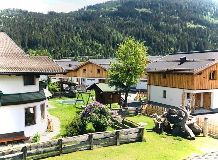 Sieglhub Chalets - Appartements - Hotel Flachau Bagian luar foto